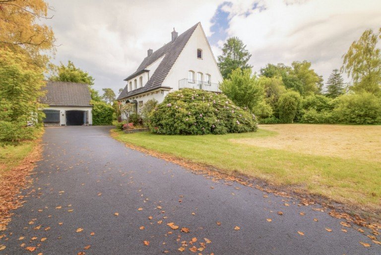 repraative Villa Ratingen Einfamilienhaus Privates und exklusives Villenanwesen in park�hnlicher Lage mit altem Baumbestand