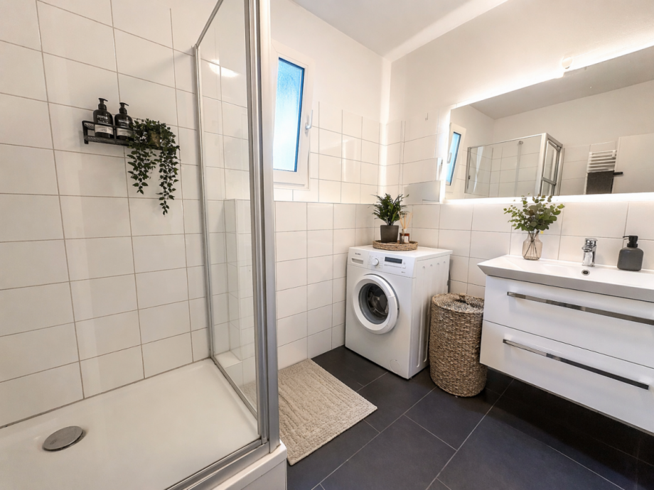 Duschbad mit Waschmaschinenanschluss Etagenwohnung D�sseldorf