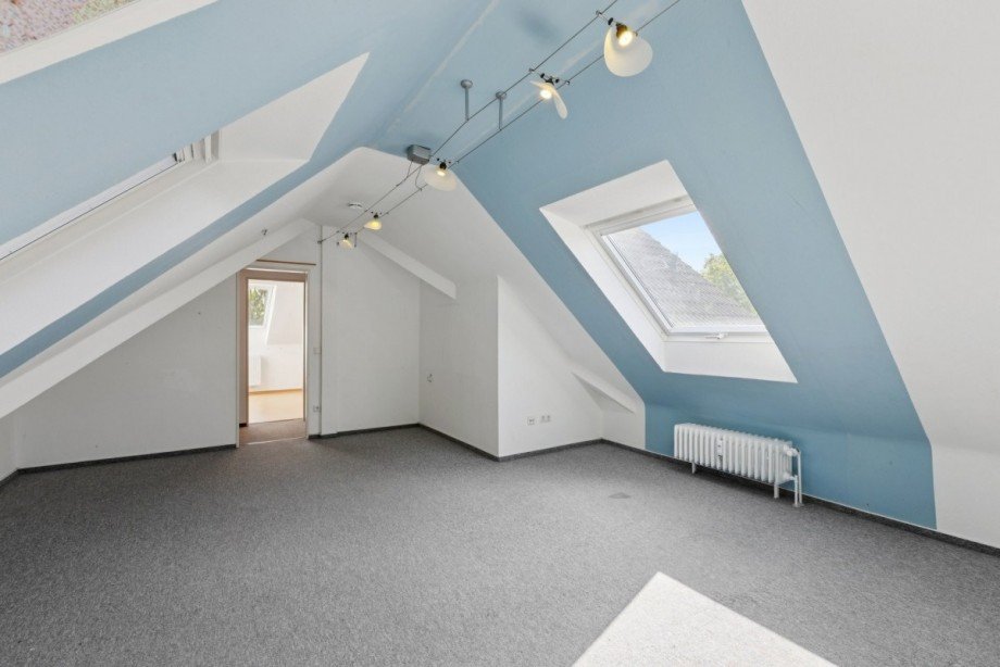 Schlafzimmer im Dachgeschoss Maisonettewohnung D�sseldorf