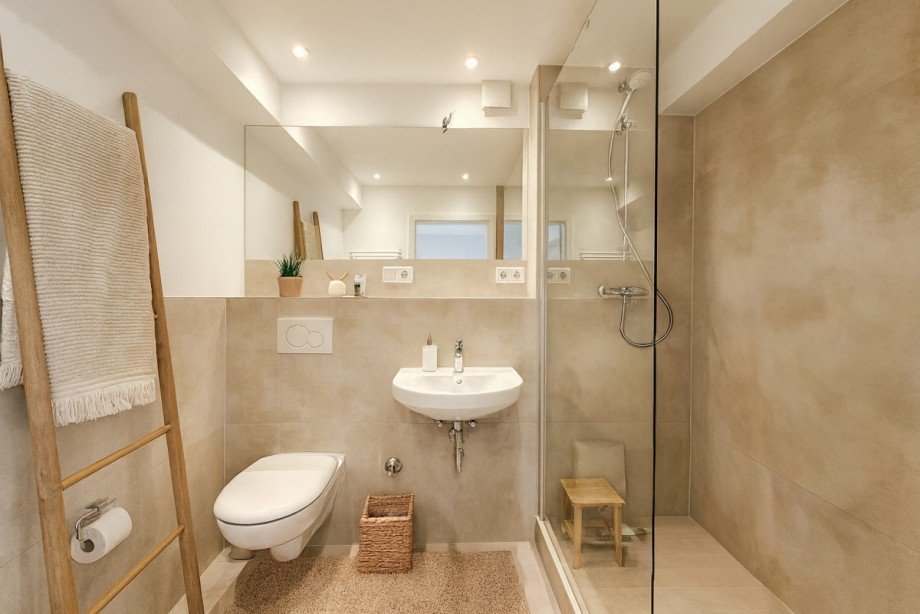Badezimmer (virtuell m�bliert) Etagenwohnung D�sseldorf