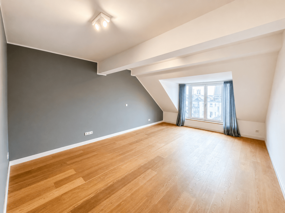 Schlafzimmer mit Panoramafenster Penthousewohnung D�sseldorf