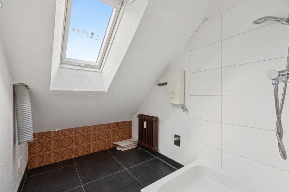 separate Dusche mit WM-Anschluss im Dachgeschoss Maisonettewohnung D�sseldorf