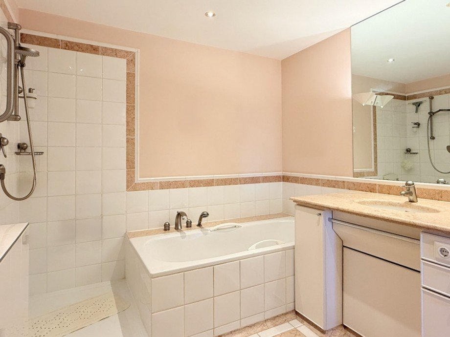Badezimmer en-suite Maisonettewohnung D�sseldorf