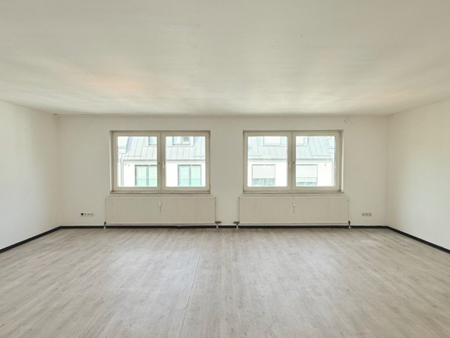 Wohnzimmer mit Potenzial Etagenwohnung D�sseldorf