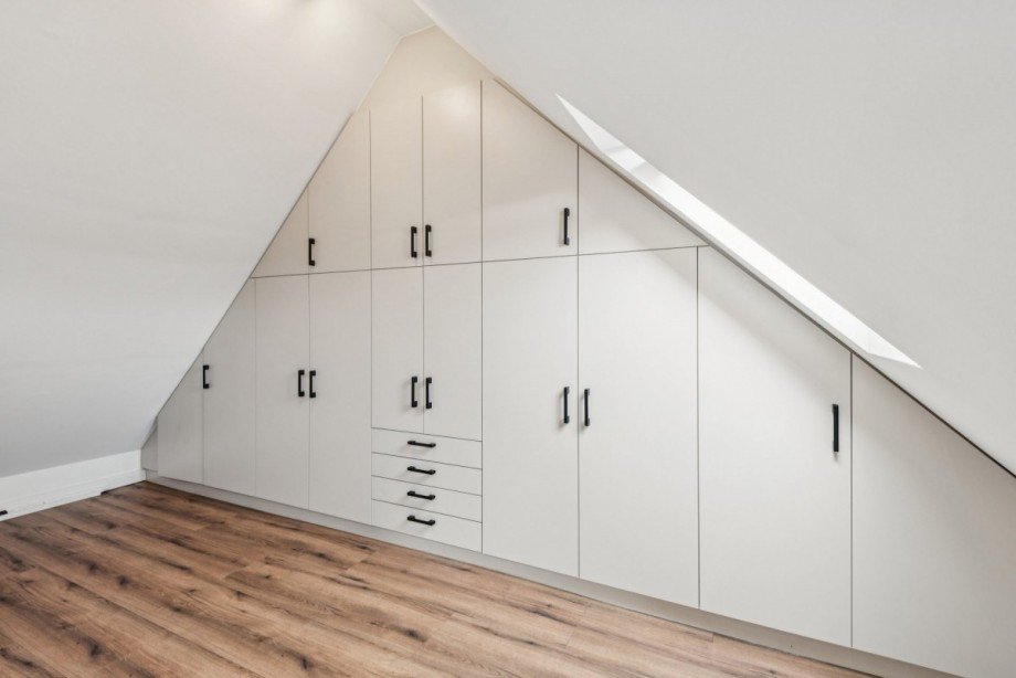 Ankleide mit hochwertigem Einbauschrank Maisonettewohnung D�sseldorf