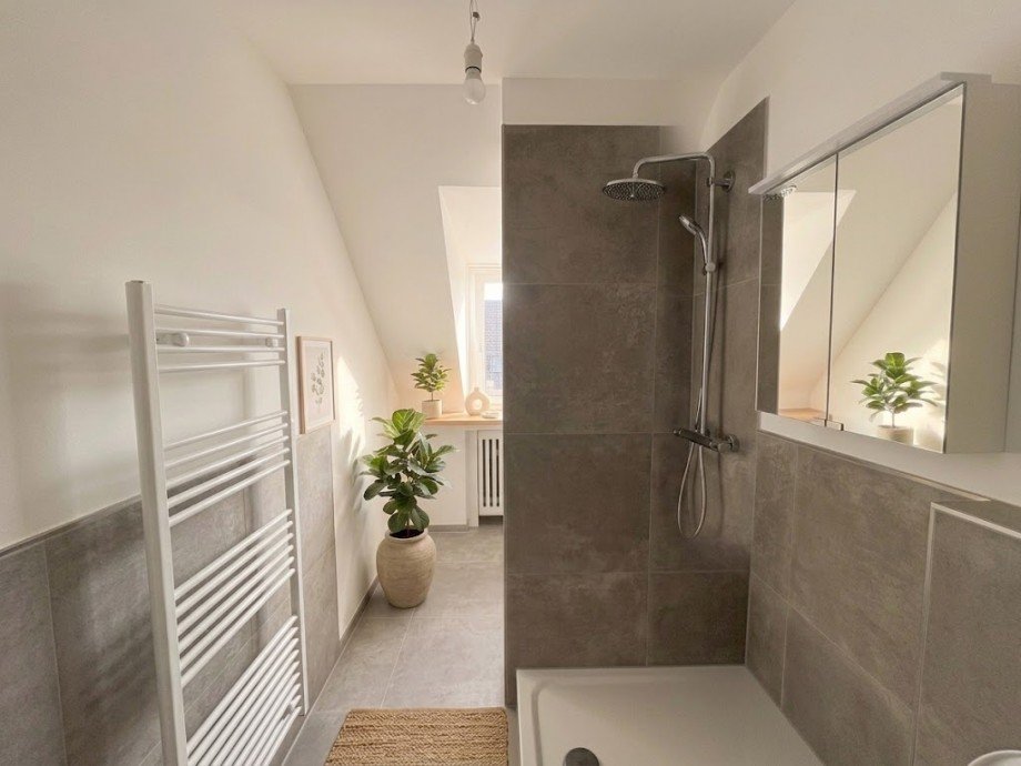 Badezimmer (virtuell m�bliert) Etagenwohnung D�sseldorf