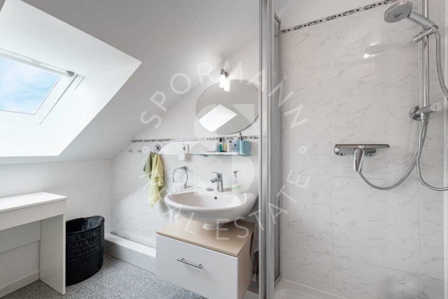 Duschbadezimmer Dachgeschoss Reihenmittelhaus D�sseldorf