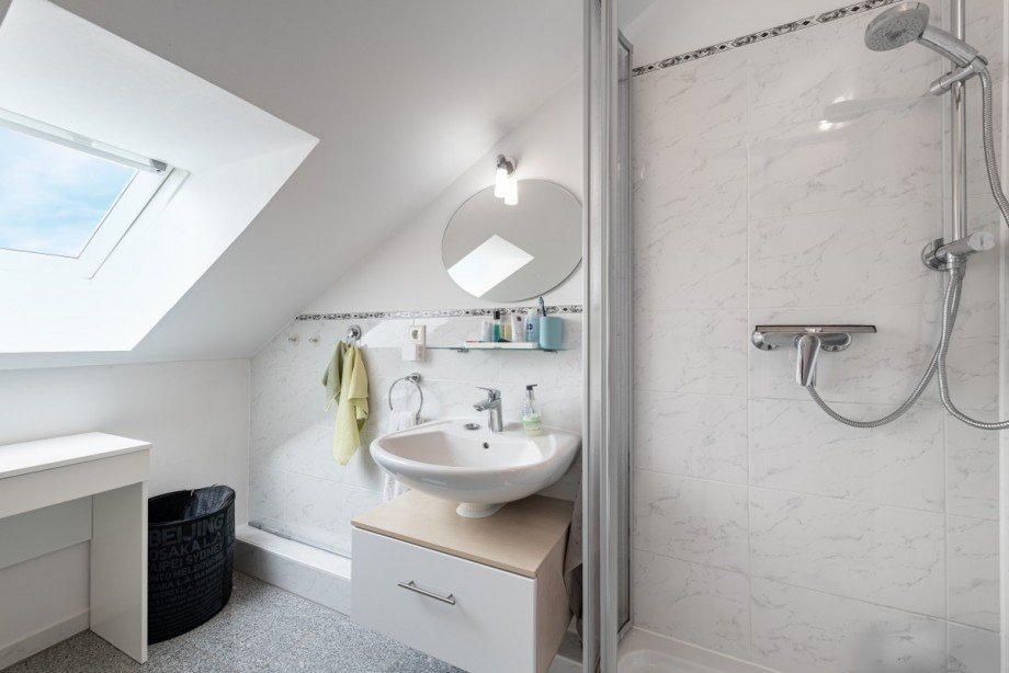 Duschbadezimmer Dachgeschoss Reihenmittelhaus D�sseldorf