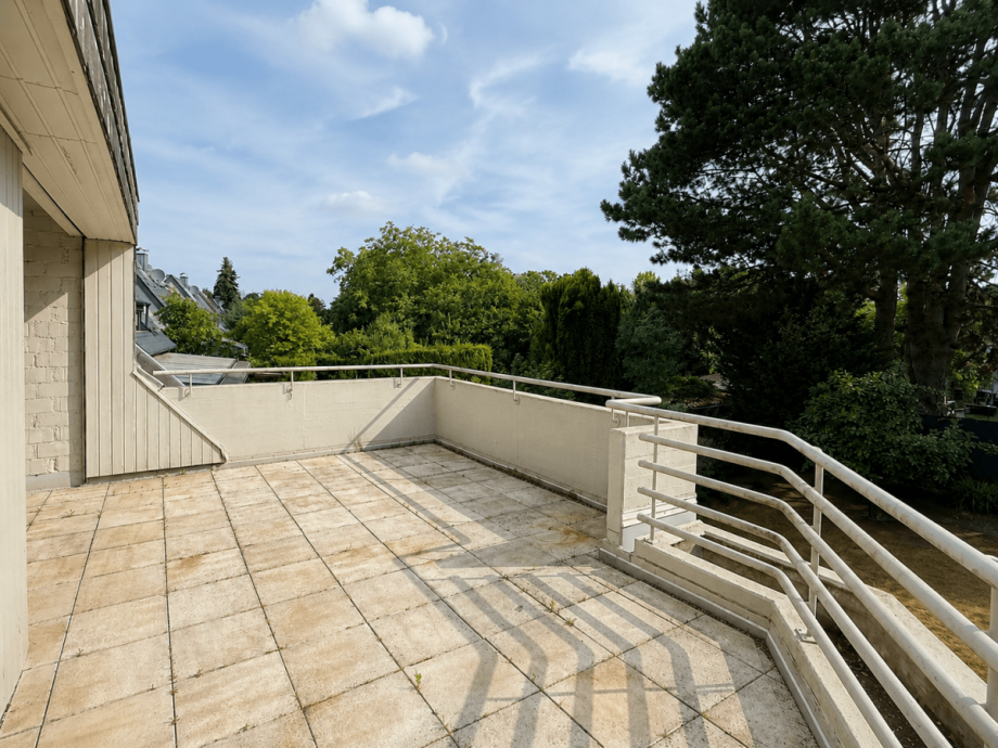 Sonnenbalkon OG Einfamilienhaus D�sseldorf