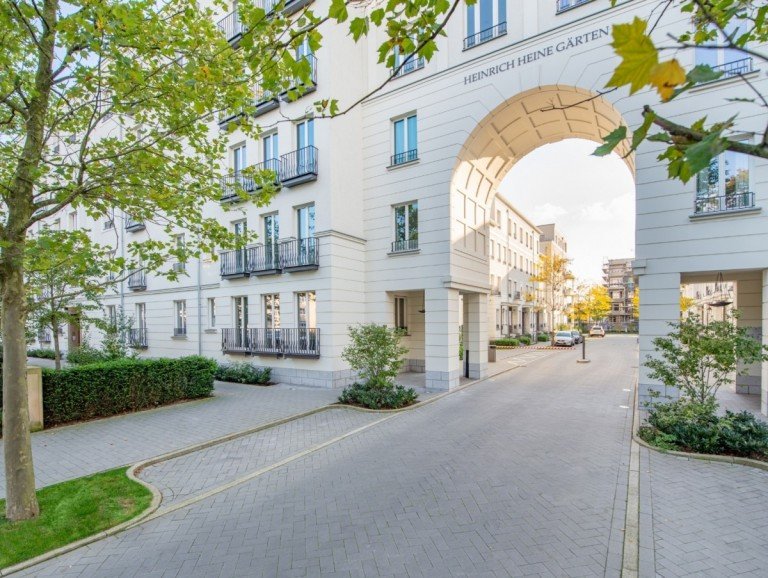 1 Entree D�sseldorf Etagenwohnung Heinrich-Heine-G�rten: Wohnkomfort auf mehreren Ebenen