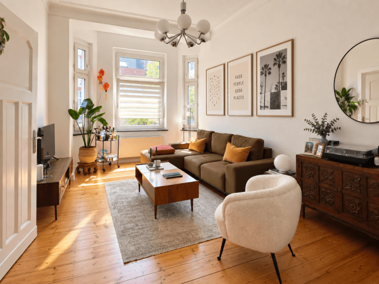Wohnzimmer D�sseldorf Etagenwohnung Charmanter Altbau in Bilk - frei werdende 2-Zimmer-Wohnung mit Balkon zum Innenhof