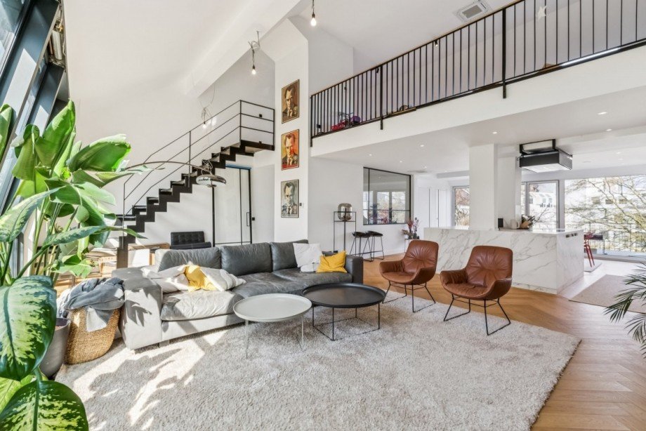 Wohnbereich _ Aufgang zur Galerie Wohnung D�sseldorf