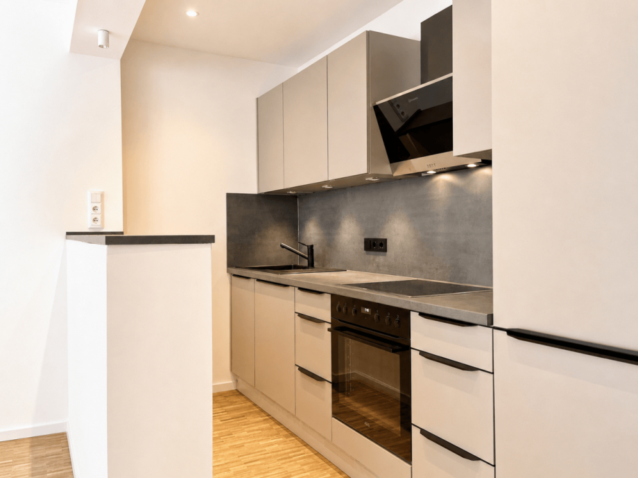 neuwertige Einbauku Etagenwohnung D�sseldorf