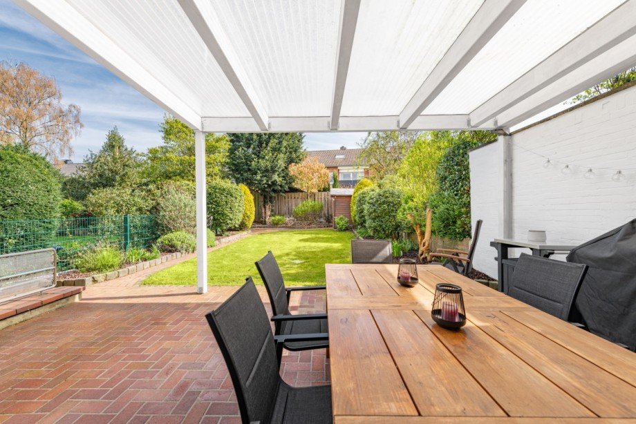 Garten mit �berdachter Terrasse Reihenmittelhaus D�sseldorf