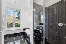 Badezimmer    Stockum: Exklusive Luxuswohnung auf park�hnlichem Grundst�ck