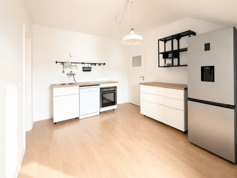Wohnk�che (EBK kann �bernommen werden) D�sseldorf Dachgeschosswohnung Charmante Dachgeschosswohnung mit gro�z�giger Wohnk�che in Friedrichstadt