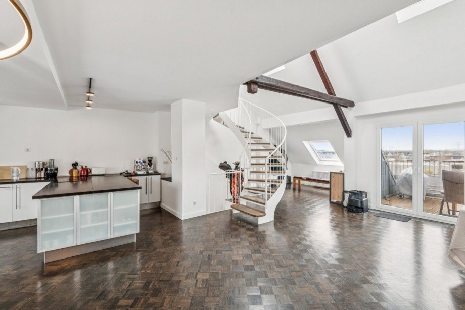 Offener Wohn-, Ess-, Kochbereich Maisonettewohnung D�sseldorf