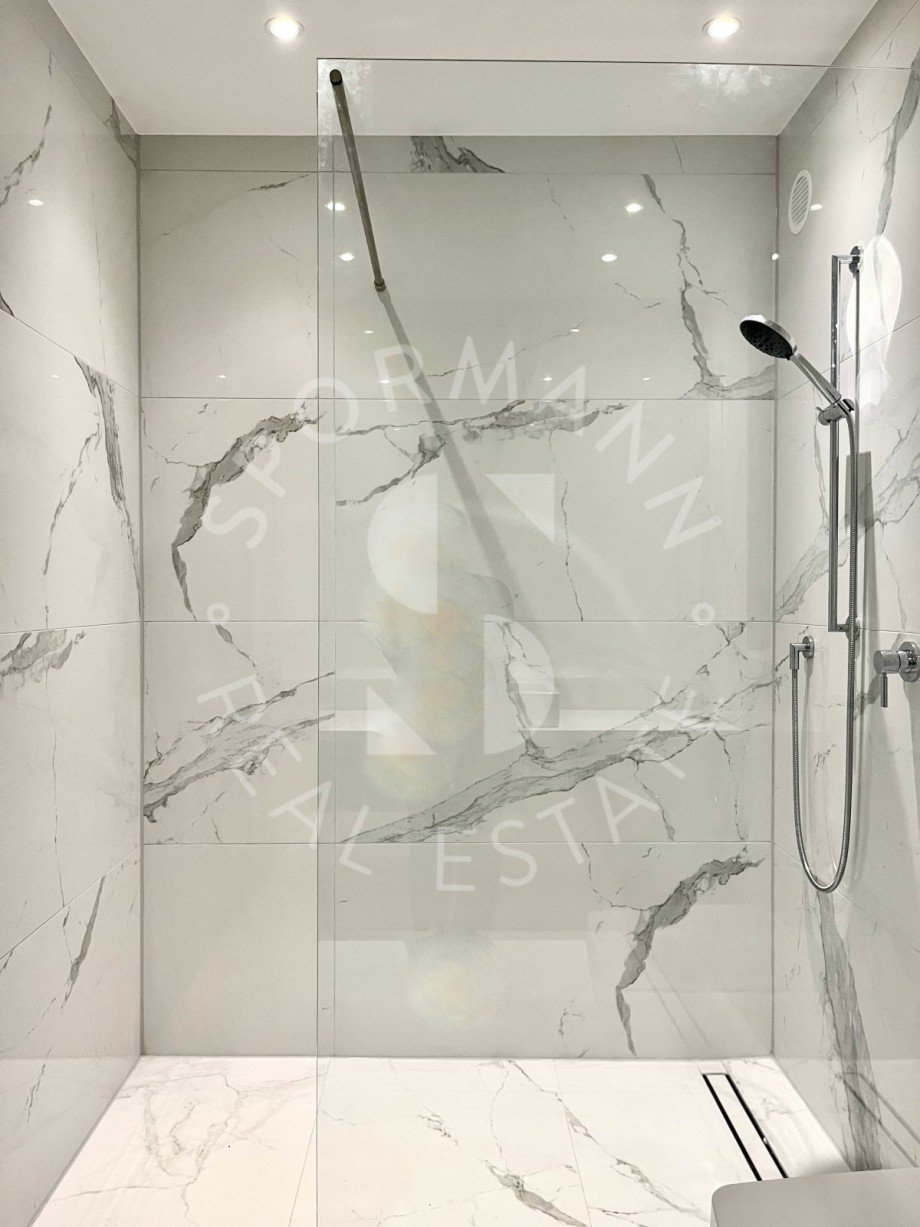 Dusche im Kellergeschoss Doppelhaush�lfte D�sseldorf