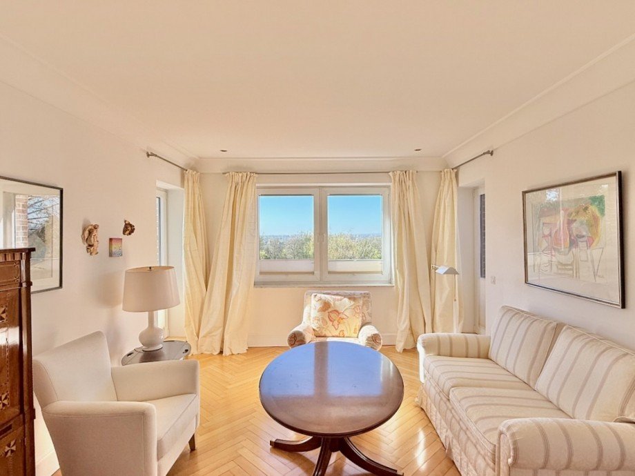 Kaminzimmer mit Traumblick Maisonettewohnung D�sseldorf