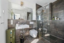 Badezimmer Hochwertige 4-Zimmer-Wohnung mit zwei Balkonen in gefragter Wohnlage