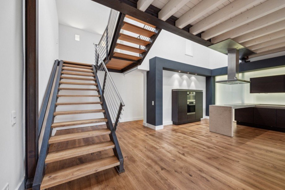 Stahl-Holztreppe zur Empore Loft-Studio-Atelier D�sseldorf