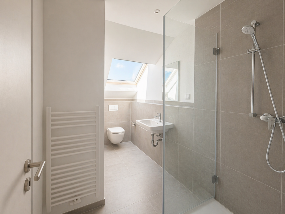 Duschbad mit Fenster Dachgeschosswohnung D�sseldorf