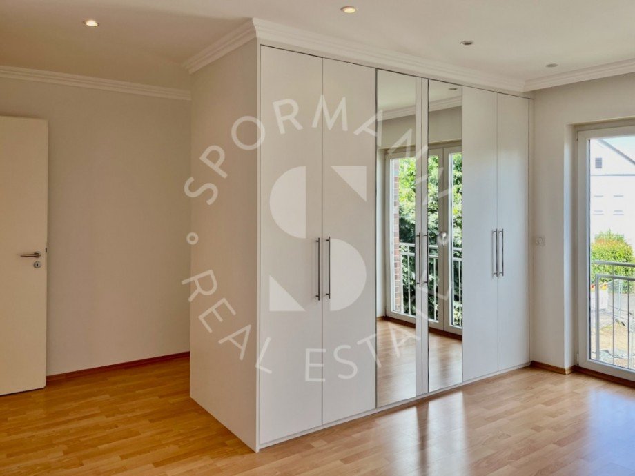 ...mit m�blierter Ankleide Einfamilienhaus D�sseldorf