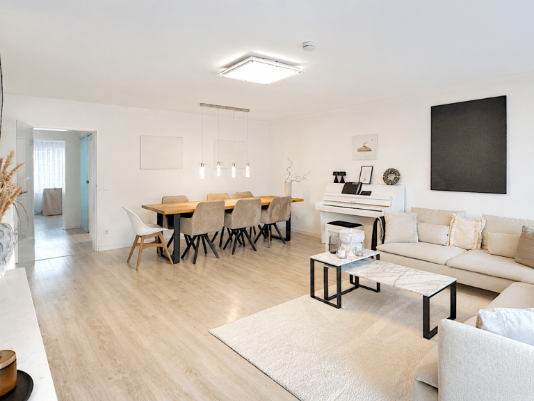 Wohn- und Esszimmer 2 Meerbusch Wohnung Gro�z�gige Duplex-Wohnung mit S�dbalkon, Garage und viel Platz f�r die Familie
