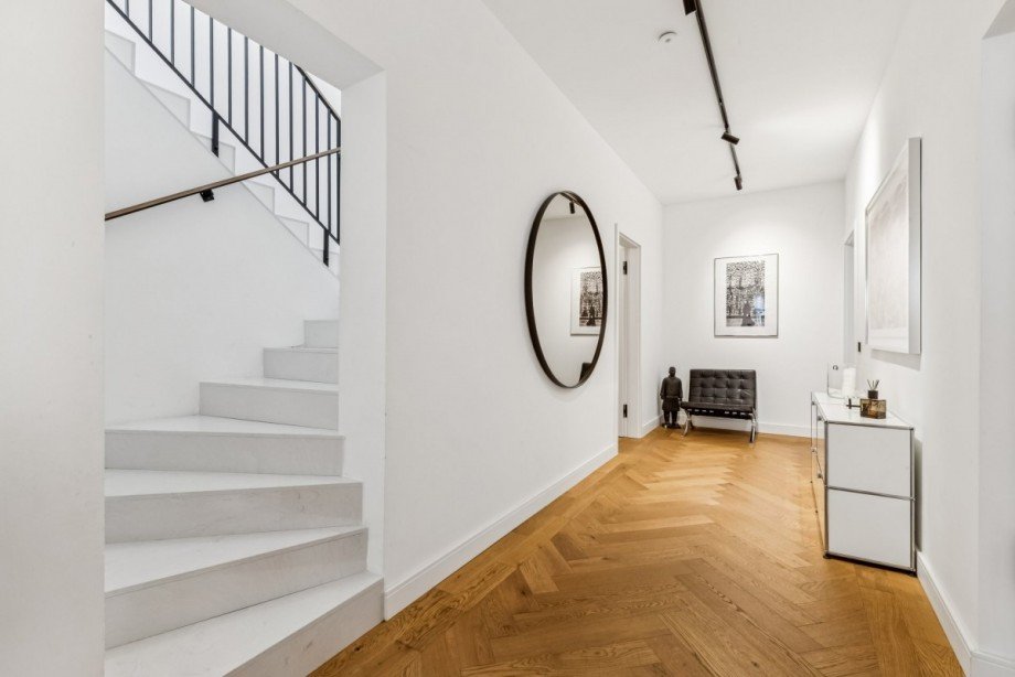 Flur mit Aufgang Wohnung D�sseldorf