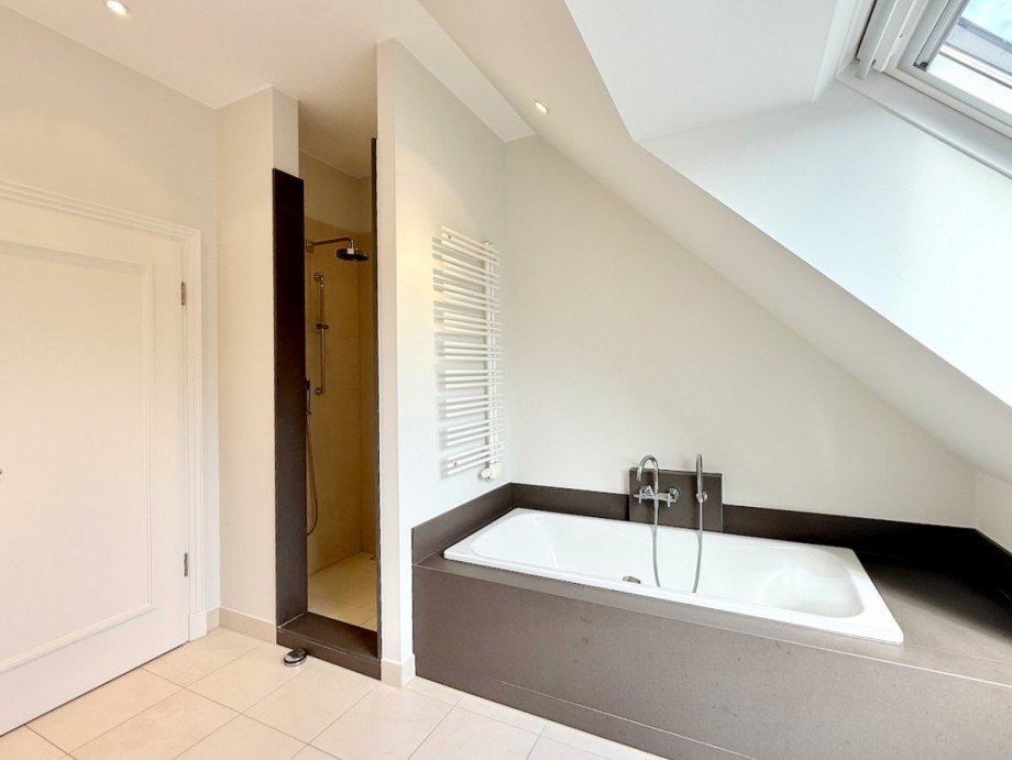 Kinderbad m. Dusche und Wanne Villa D�sseldorf