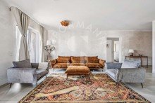 Wohnzimmer Hochwertige 4-Zimmer-Wohnung mit zwei Balkonen in gefragter Wohnlage