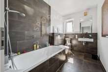Badezimmer Hochwertige 4-Zimmer-Wohnung mit zwei Balkonen in gefragter Wohnlage