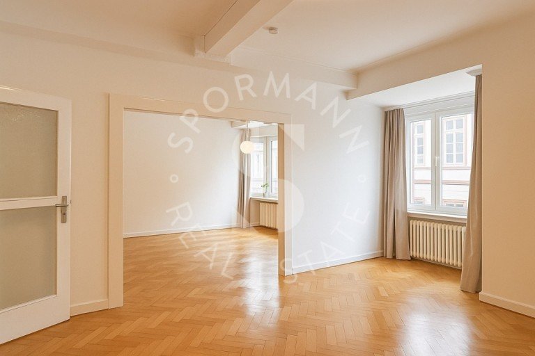Wohnzimmmer_ Essbereich D�sseldorf Etagenwohnung Carlstadt: charmante Altbauwohnung, modern saniert & elegant ausgestattet