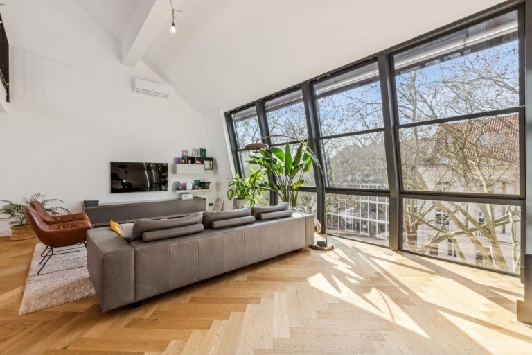 Wohnbereich mit Panorama 2 D�sseldorf Wohnung Bestlage Zoo-Viertel: Modernes Wohndesign in historischem Haus