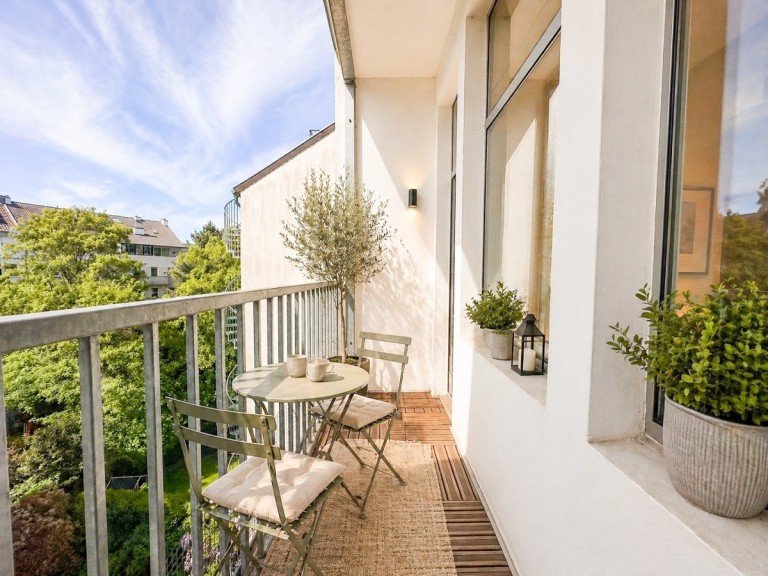 Loggia D�sseldorf - D�sseldorf - D�sseltal Etagenwohnung Repr�sentative Altbauwohnung im Zooviertel - gro�z�gig geschnitten, mit hohen Decken und Aufzug