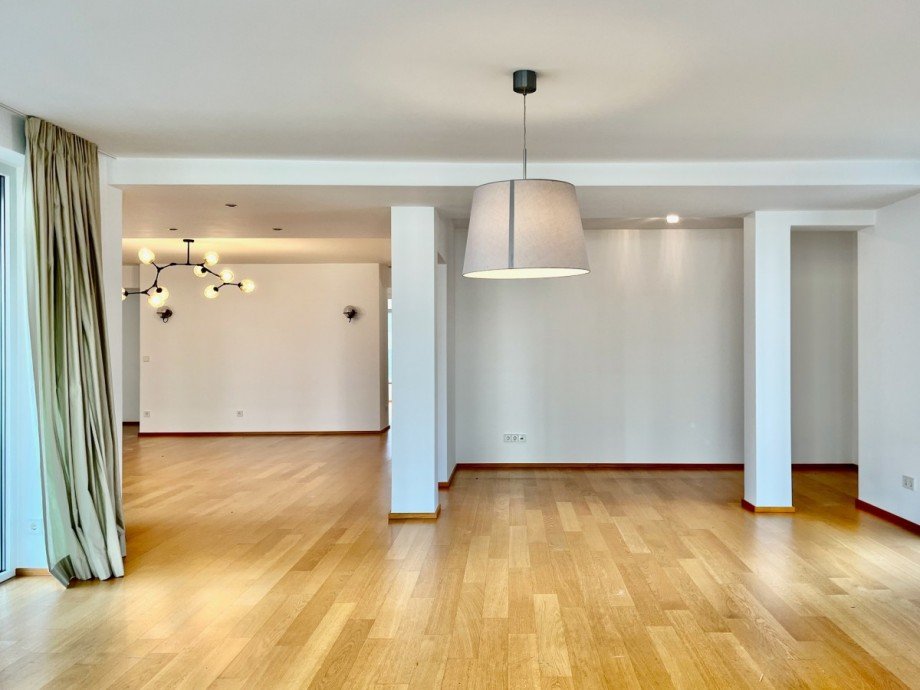 Arbeitsbereich im Wohnzimmer Etagenwohnung D�sseldorf