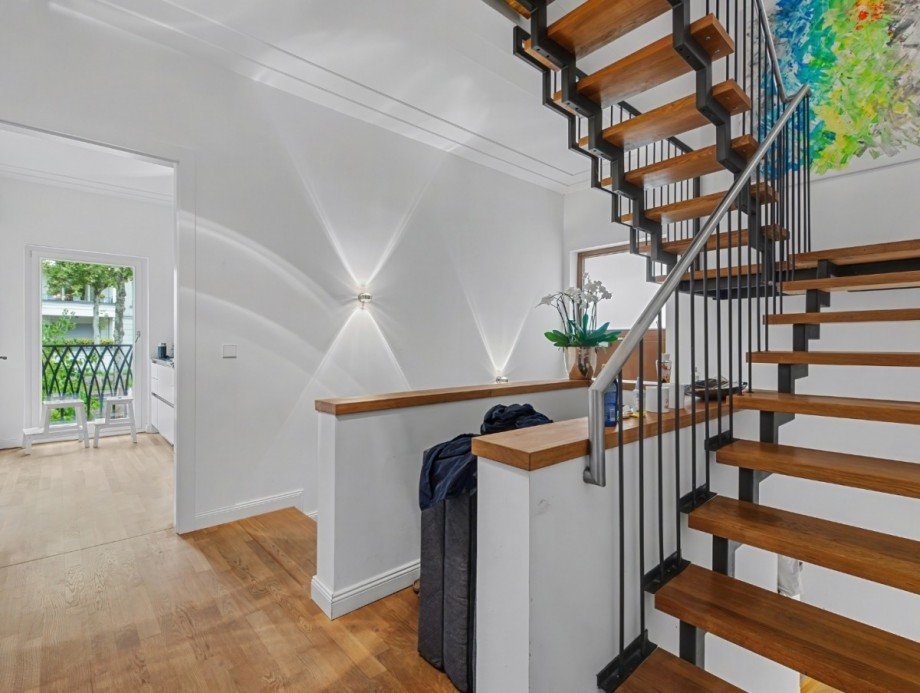 28. Eingang Treppe Etagenwohnung D�sseldorf