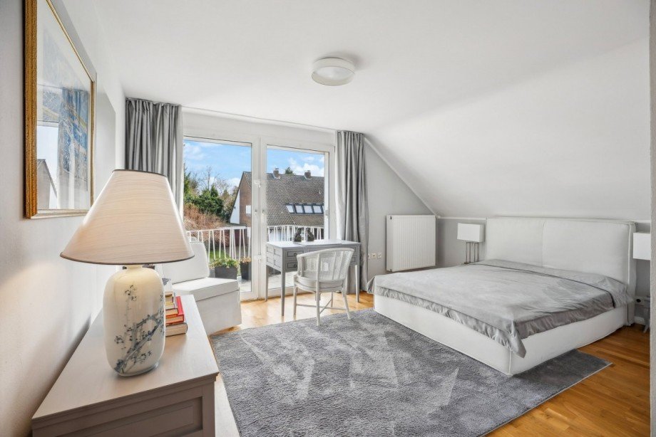 Obergeschoss - Schlafzimmer mit Balkon & Ankleide Einfamilienhaus D�sseldorf